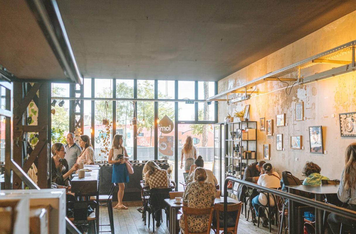 Lomi — specialty coffee shop in Paris