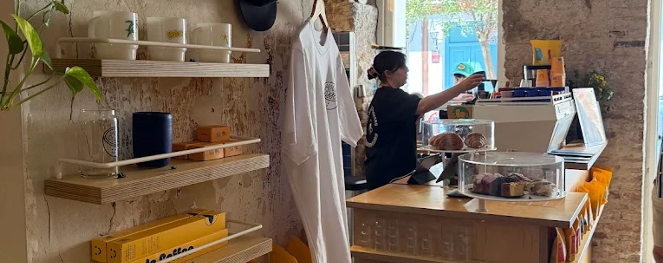 Hola Coffee — specialty coffee shop in Madrid