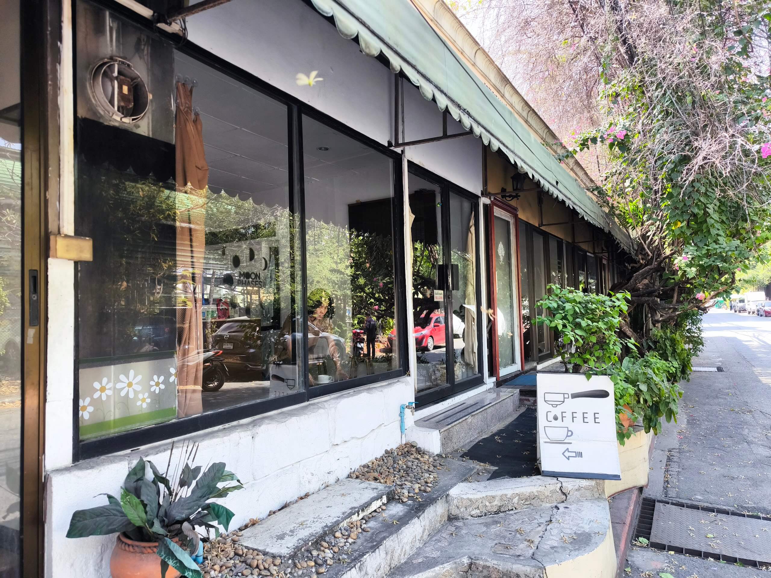 Moon Phases Coffee — specialty coffee shop in Bangkok