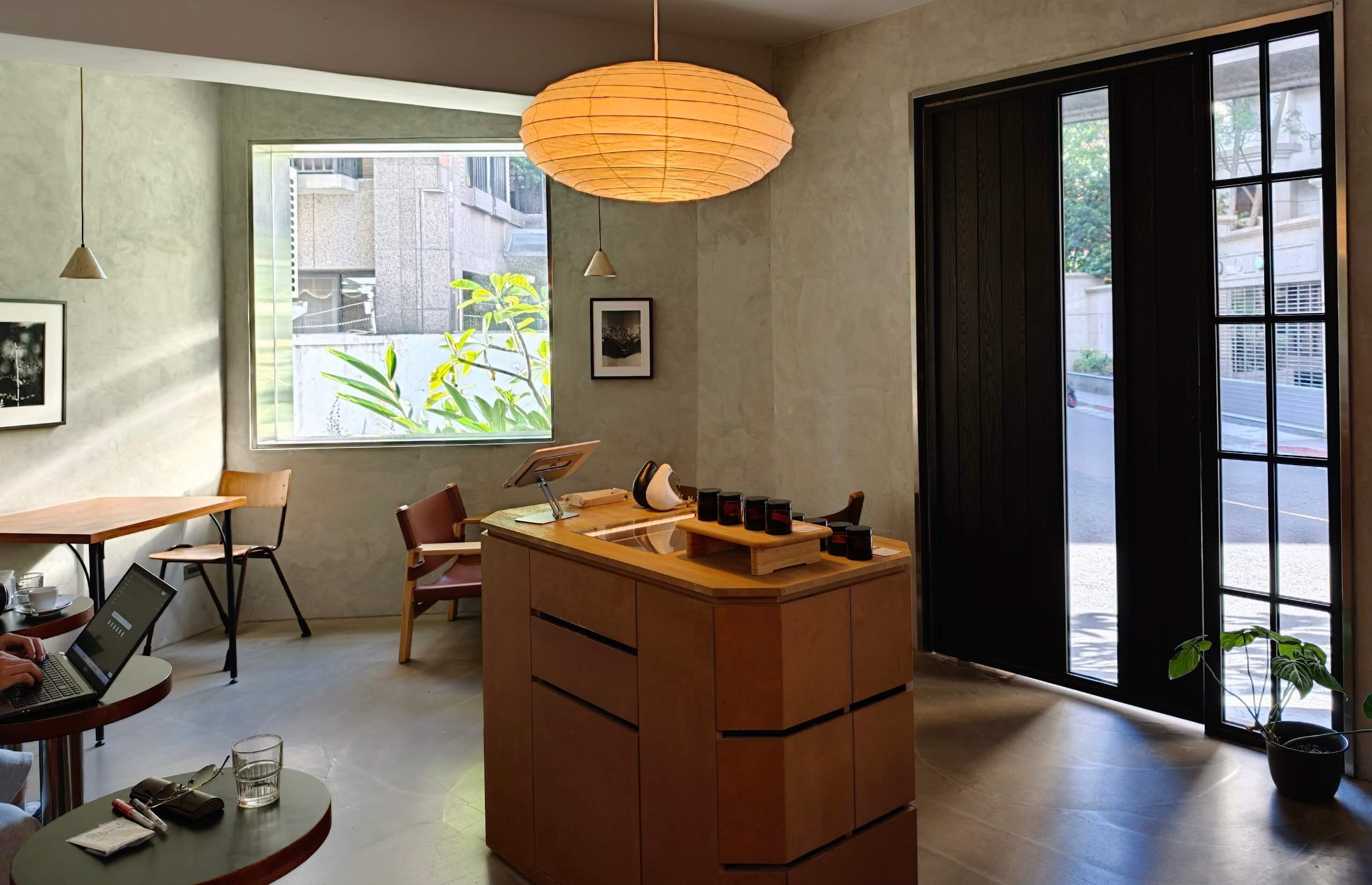 noon — specialty coffee shop in Taipei