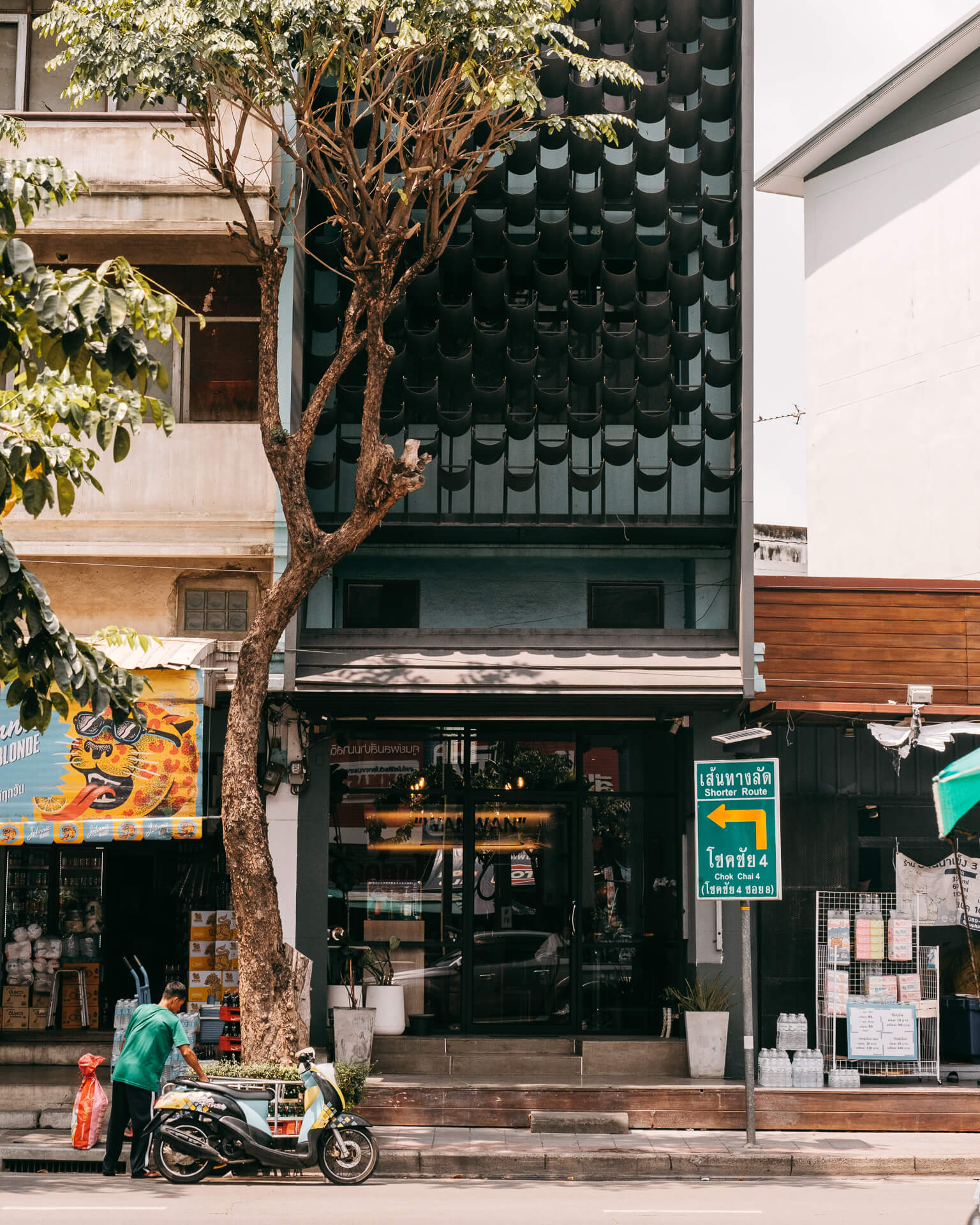 Wanwan Coffee Roasters — specialty coffee shop in Bangkok